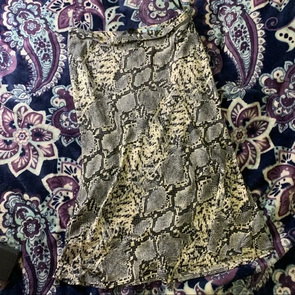 SNAKE-PRINT MIDI SKIRT - Picture 2 of 4